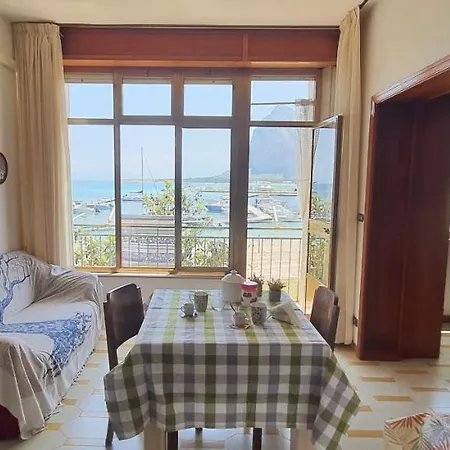 Blue Sea Apartment